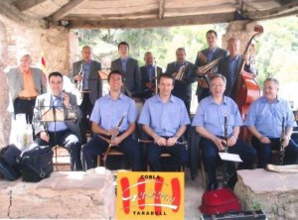 Sardanes amb la Cobla Genisenca