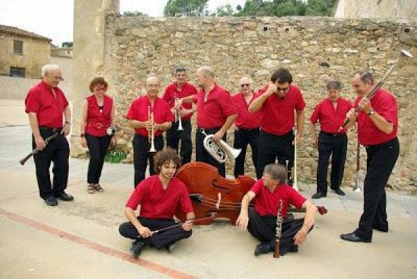 Sardanes amb la Cobla Cervianenca