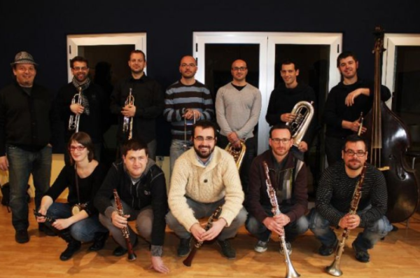 Sardanes amb la Cobla Flama de Farners