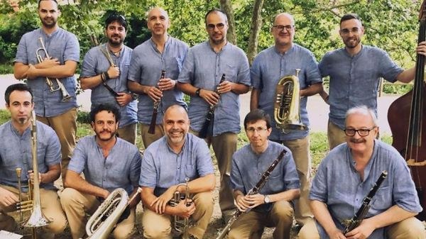 Sardanes amb la Cobla Ciutat de Girona