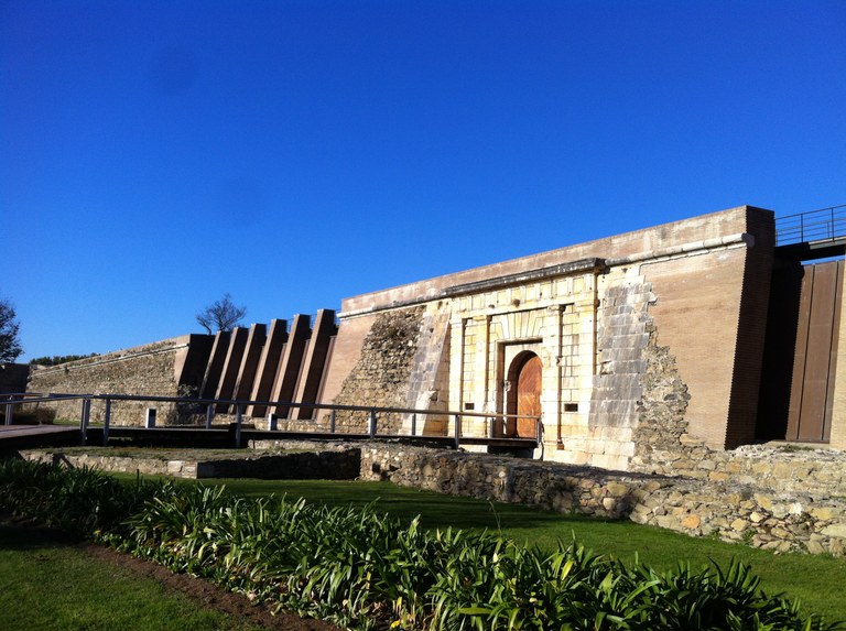 Les fortaleses de mar i muntanya: la Ciutadella de Roses i el Castrum Visigòtic.