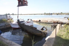 Extracció embarcació canals
