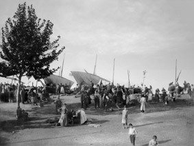 Arribada barques després jornada de pesca. Entre 1888-1915
