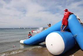 Inflables a la platja de Roses