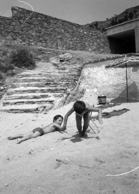 Magda a la platja de l'Almadrava