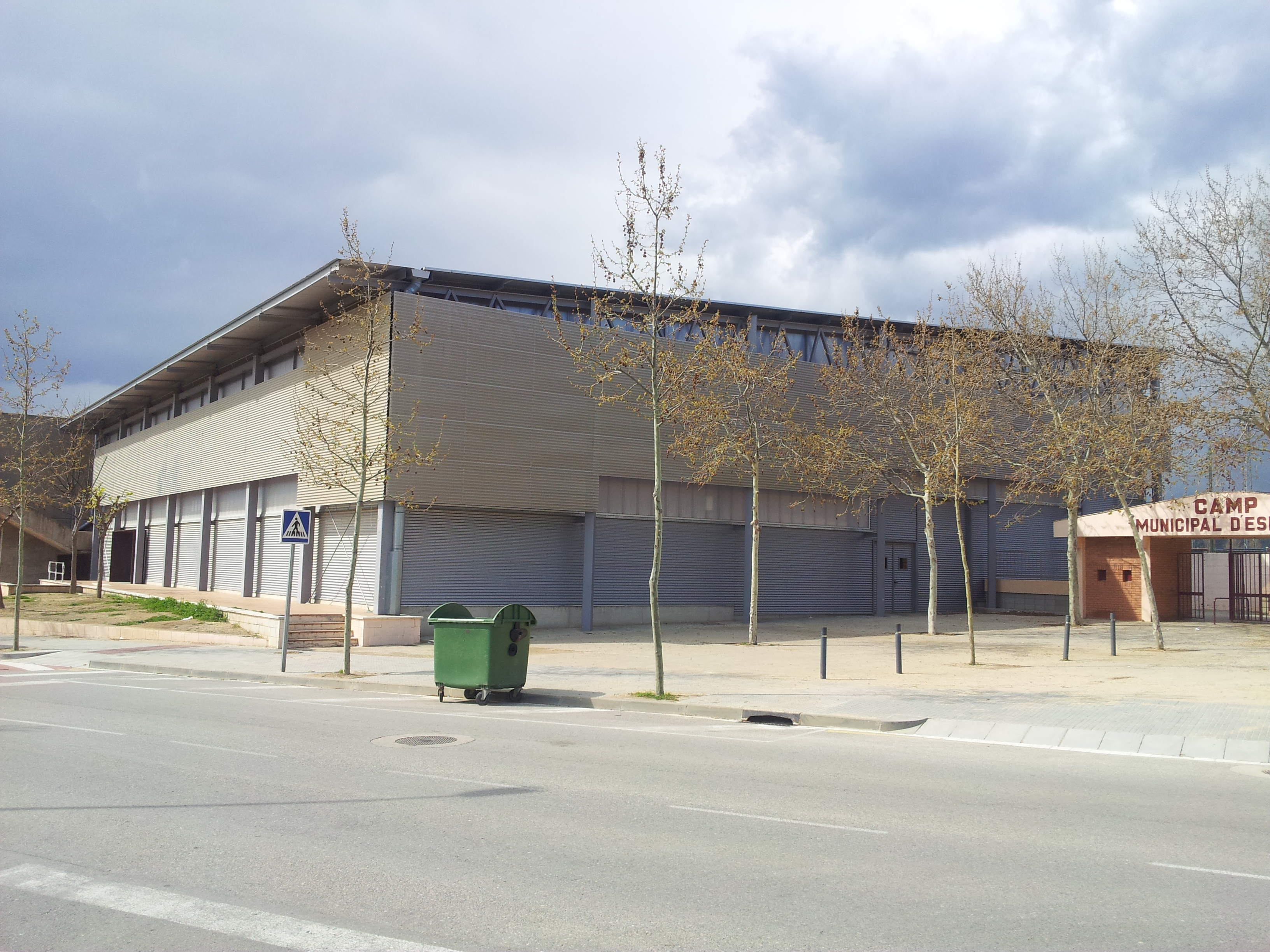 Pista polivalent coberta exterior