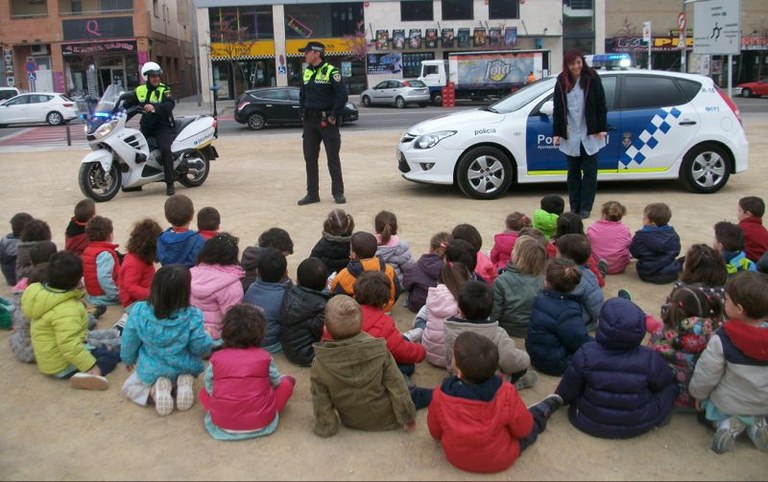 Visita de la Policia Local als alumnes de la llar d'infants "El Franquet"
