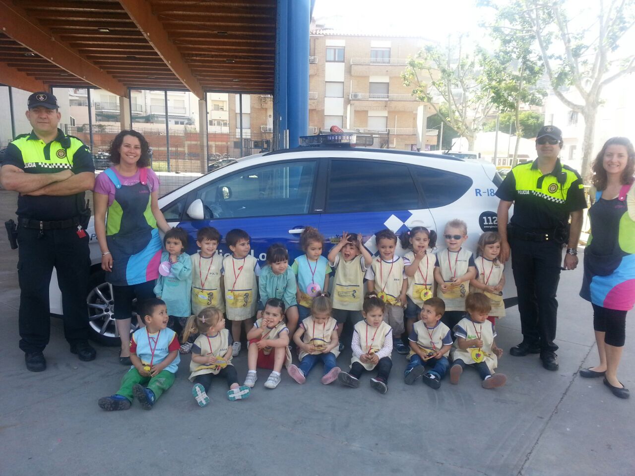 Visita de la Policia Local als alumnes de la llar d'infants "El Cavallet de mar"