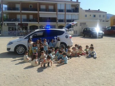 Visita de la Policia Local als alumnes de la llar d'infants "El Franquet"