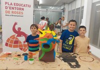 Cinc nous capgrossos s’incorporen a l’imaginari festiu de Roses gràcies al Pla Educatiu d’Entorn 