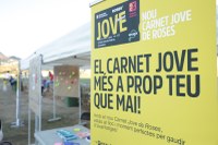 Comença a expedir-se el Carnet Jove Local de Roses amb un increment de 31 avantatges nous