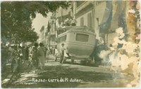 El bullici de l’antiga plaça de la Constitució mostrat en una postal de l’estiu de 1926, Document del Mes de l’AMR
