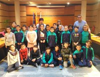 Els escolars de 3r de primària de Roses visiten l’Ajuntament 