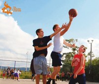 Els patis de les escoles Els Grecs i Montserrat Vayreda s’obren 4 tardes a la setmana per a joves de 12 a 18 