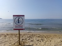Instal·lada la senyalització, passeres i barana d’accés a les platges de Roses