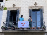 L’Ajuntament fomenta que la ciutadania engalani els balcons amb banderes de Roses