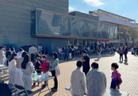 L’alumnat de batxillerat de Roses es torna a posar la bata blanca per experimentar científicament