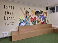 L’Espai Jove de Roses es renova amb murals creats pels joves del municipi 