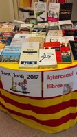 L’Oficina de Català de Roses celebra Sant Jordi amb intercanvi de llibres, jocs de llengua i commemoració de l’Any Bertrana 
