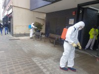 La Brigada Municipal de Roses se suma a les tasques de desinfecció de carrers