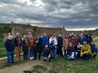 La Ciutadella des de fora, amb l’alumnat i les parelles lingüístiques de l’Oficina de Català de Roses