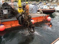 La Generalitat retira set tones de deixalles del fons del port pesquer de Roses
