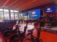 La Piscina Municipal de Roses estrena la renovada sala de ciclisme indoor amb bicicletes d’última generació 