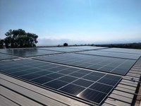 La Piscina Municipal de Roses instal·la 370 panells solars que produiran un 38% del consum anual de l’equipament 