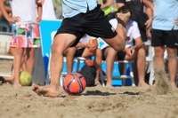 L'espectacle i l'emoció del Torneig de futbol platja Vila de Roses torna a la platja del Salatar aquest cap de setmana
