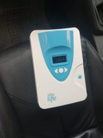 Rosersa instal·la el quadre elèctric per a la connexió d’una màquina d’ozó de desinfecció de taxis