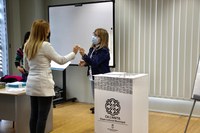 Roses lliura els certificats als 10 participants que han assolit el programa Formació en Primera Acollida