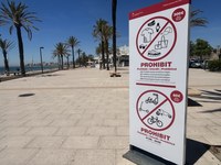 Roses reactiva la campanya 2025/2027 contra el top manta a partir de l’1 de juny, al passeig marítim 