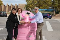Roses s'adhereix a la campanya 'Per Elles' que dona suport a la investigació del càncer de mama i fomenta el reciclatge de vidre