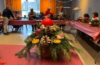  Rotund èxit de participació dels tallers de decoració floral nadalenca per a majors de 60 anys