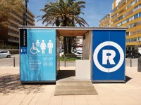 S’inicia el servei de wc’s públics a les platges de Roses