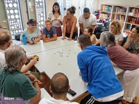 Taller de jocs de taula, amb La Juganera, a l’aula de l’Oficina de Català de Roses